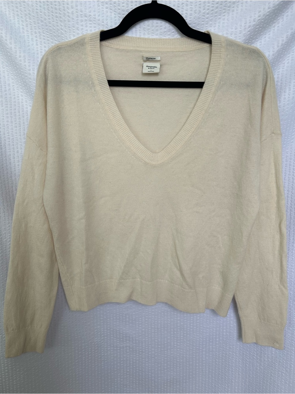 100% Cashmere Abercrombie & Fitch V-Neck Sweater in Cream Size Large